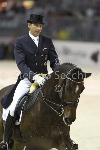 LAUGKS_MEGGLE\'S WELTTALL_MILANO_2011_SS3_9891.jpg